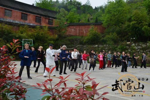 武當(dāng)太極拳國際夏令營獲評2014十大品質(zhì)旅游產(chǎn)品